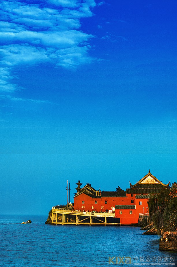 周徽靑13905518037《蓝天映中庙》2014年10月摄于巢湖中庙.jpg
